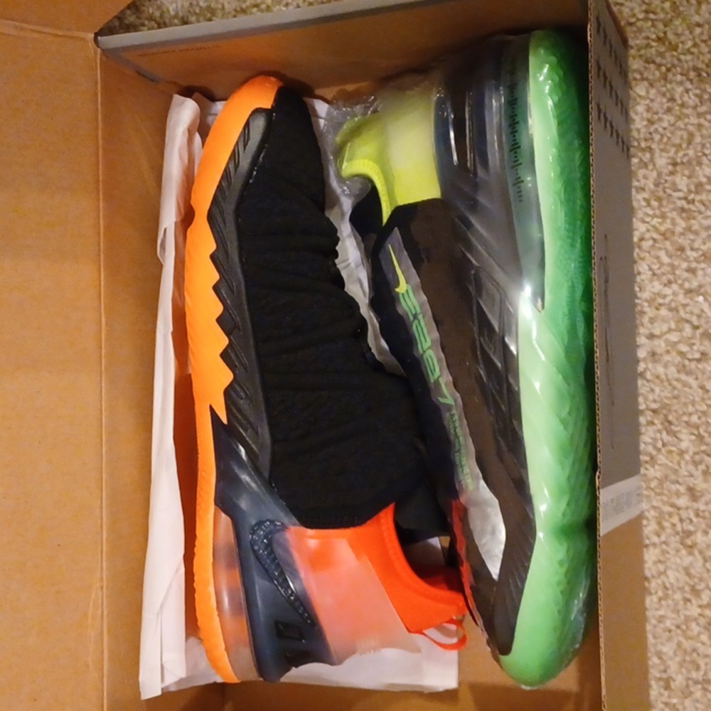 LeBron XVIII (GS) BLACK/BRIGHT CRIMSON